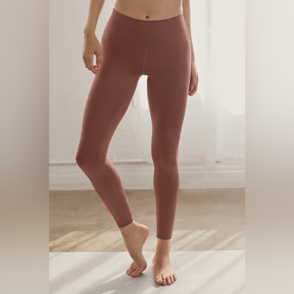 Alo yoga 7/8 High-Waist Airlift Legging in chestnut size small nwot